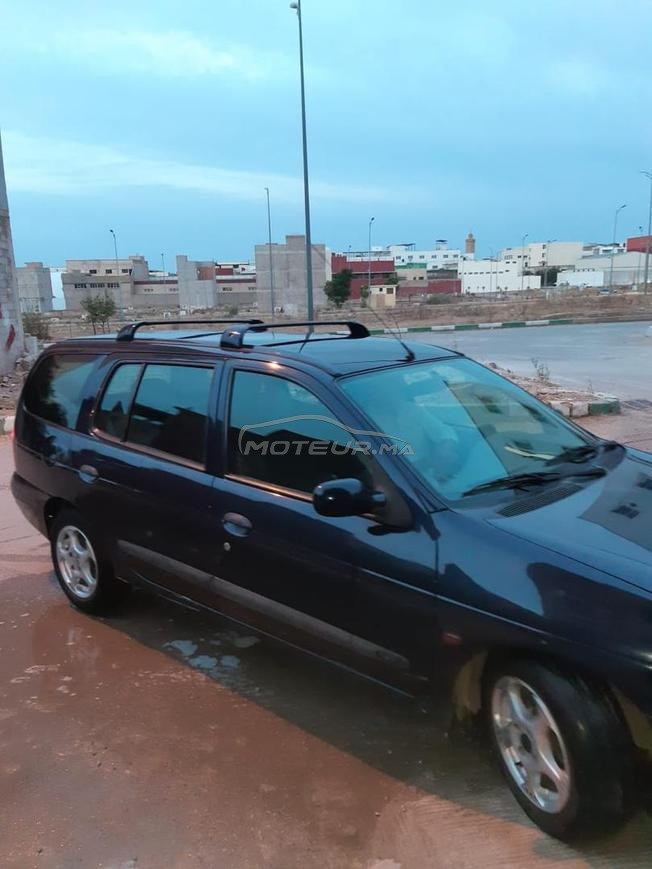 سيارة رونو ميجان الموديل 99 ديوان 2010 