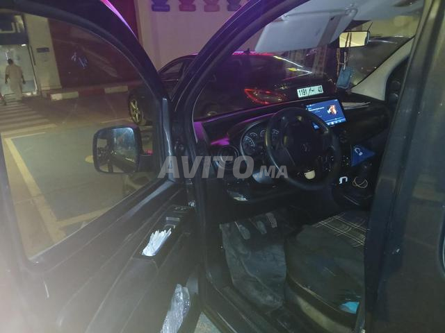 Voiture propre familiale disponible à Meknès - 2