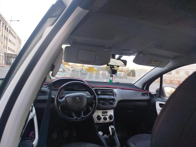 Peugeot 208 - 2