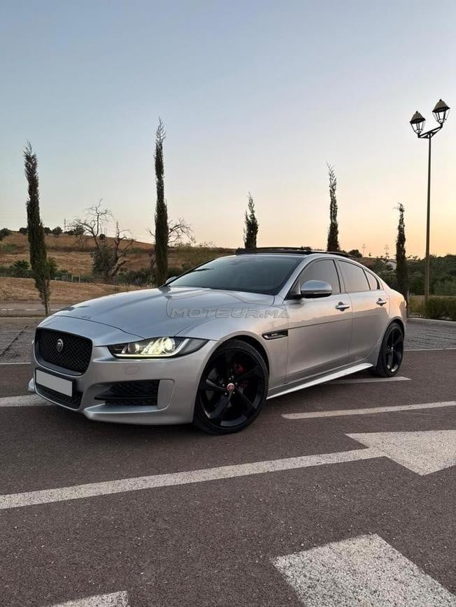jaguar xe r sport en tres bonne etat