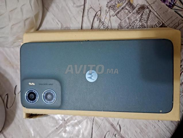 Téléphone pur à vendre léger Moto E15 - 2