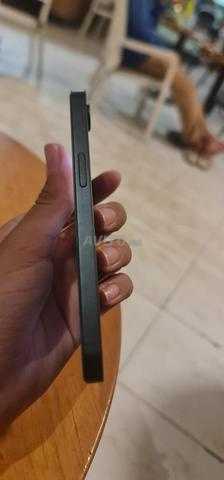 iPhone 16 E officiel 100 - 2