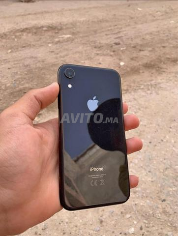 iPhone XR 64 Go... Tout est original, le téléphone n'a jamais été ouvert