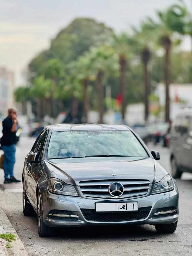 À vendre Mercedes-Benz Classe C, modèle 2011.