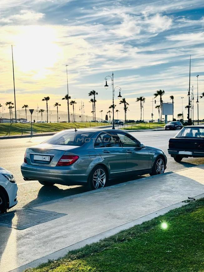 À vendre Mercedes-Benz Classe C, modèle 2011.