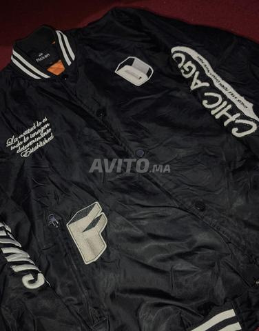 جاكيت أوفر سايز مقاس XXL أسود بحالة ممتازة - 2