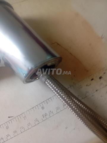 Robinet de lavabo chromé avec tuyaux d'alimentation en eau - 2