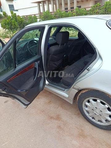 Voiture Mercedes 250 - 2