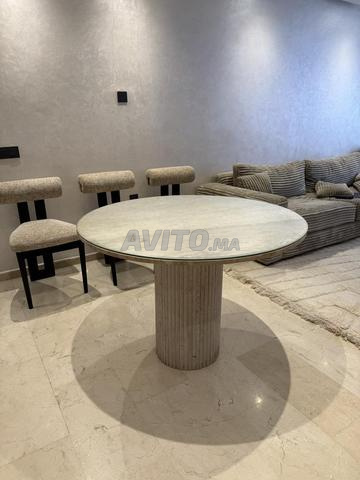 Tables en travertin