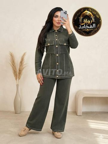 Costume pour femme en laine de première qualité. - 2