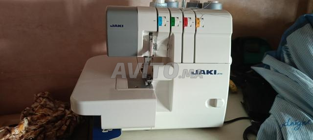 Machine à surfiler 4 fils, encore propre sans table