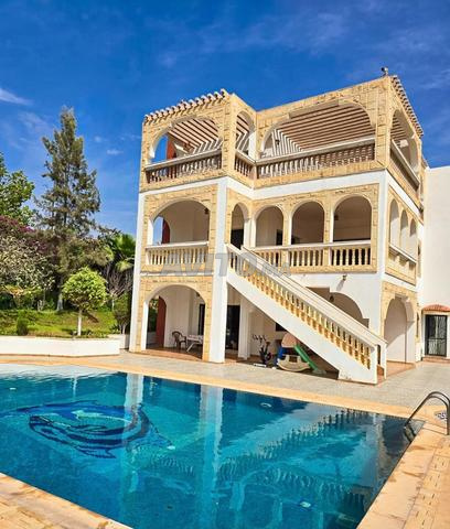 Villa de prestige, vue mer et montagne à Illigh