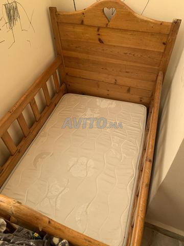 Lit bébé plus matelas. - 2