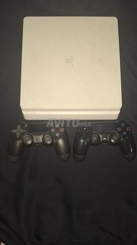 PlayStation 4 Slim - 2