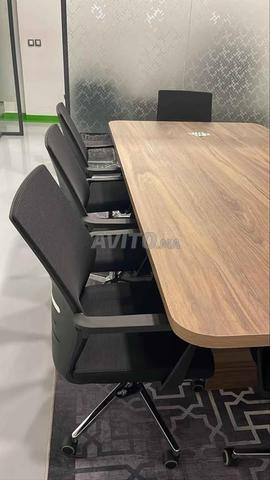 Table de réunion disponible en plusieurs modèles - 2