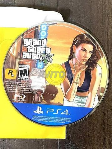 Lot PS4 Slim avec manette, casque et GTA 5 - 2