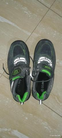 Chaussure de travail utilisée une seule fois, taille 41