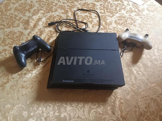 PlayStation 4 neuve et bonnes manettes - 2