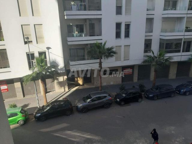 À LOUER – Studio de 45 m² vide, Émile Zola - 2