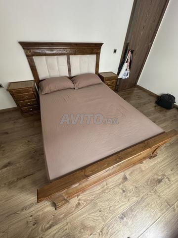 Lit deux places, matelas, 2 tables de nuit - 2