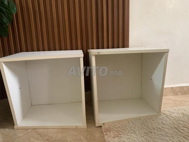 Deux casiers en bois