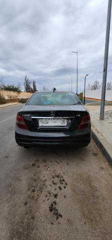 Je mets une voiture Mercedes à vendre - 2