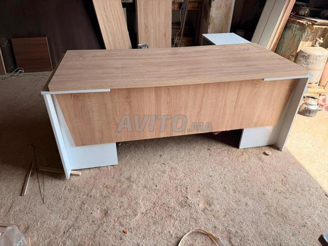 Fabrication locale de bureaux avec rangement