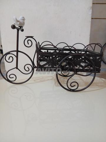Vélo à trois roues, structure en fer décorée, style vintage classique - 2
