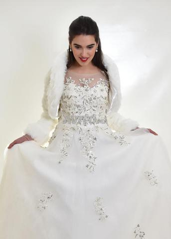 فستان زفاف جميل جداً للبيع