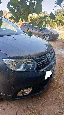 Voiture Dacia propre, pour acheteur sérieux, bienvenue - 2