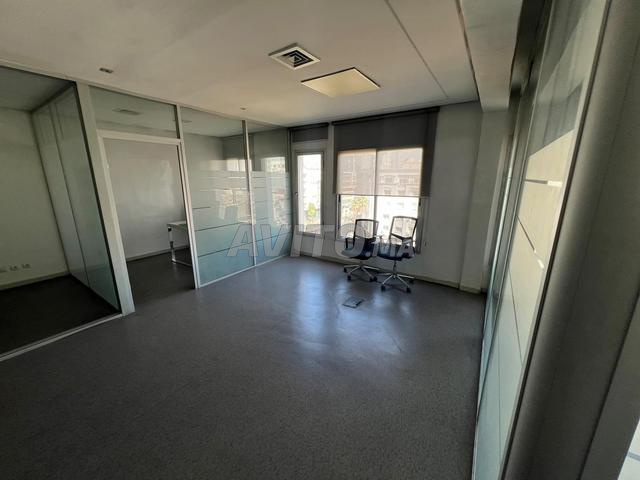 Bureau aménagé – Angle Abdelmoumen & Anoual 123m2