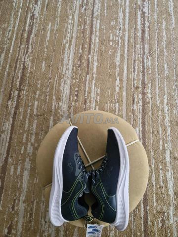 Chaussure de sport taille 42 - 2