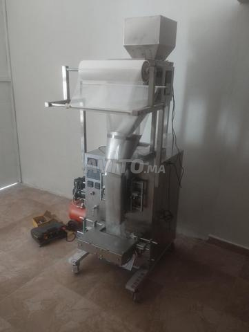 Machine de remplissage et d'emballage automatique à vendre