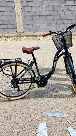 Vélo neuf tout juste sorti du magasin à Semana