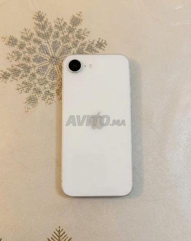 iPhone 16e - 2