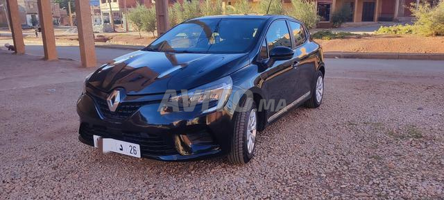Clio 5 à vendre modèle 2021 personnelle carte grise