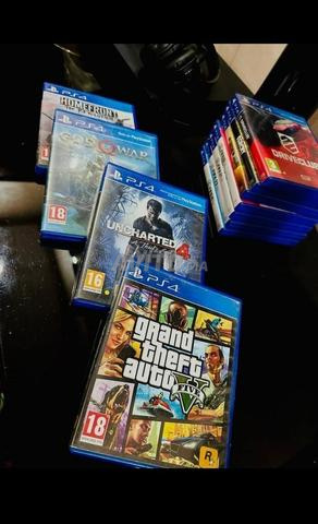 PS4 en bon état, tout est original et les jeux sont gratuits