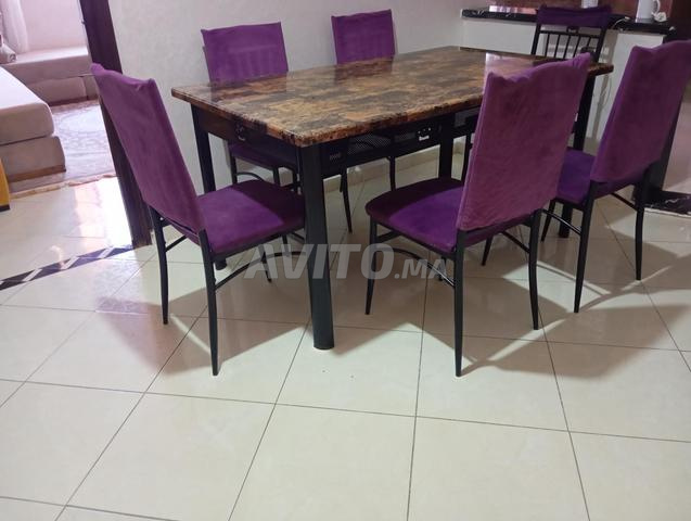 salle à manger table et 6 chaises .. l - 2