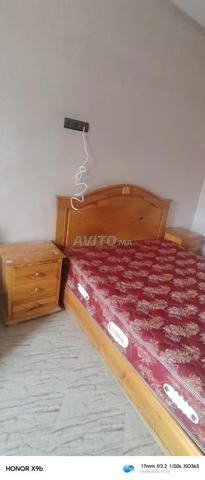 Chambre à coucher avec sommier tapissier en excellent état - 2