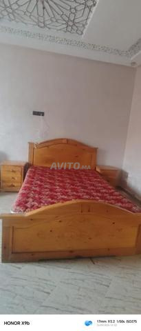 Chambre à coucher et armoire à 6 portes en très bon état - 2