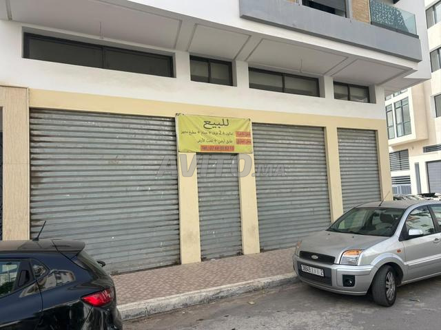 Grand Local Commercial à Vendre