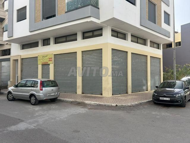 Grand Local Commercial à Vendre - 2