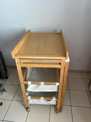 Table à langer, baignoire et rangement - 2