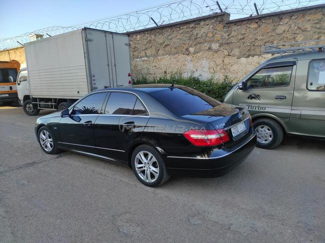 Mercedes classe E ba9a ne9iya 