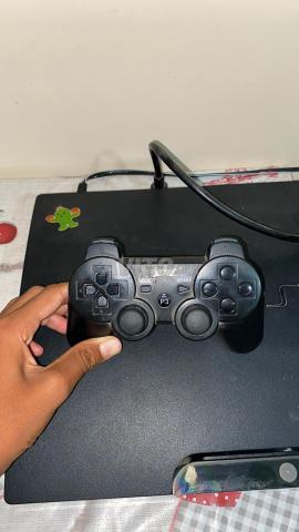 PlayStation 3 en bon état avec 2 manettes ou 12 jeux