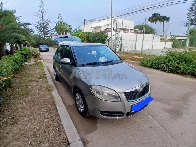 Skoda Fabia 2010 essence 7 cv - 2