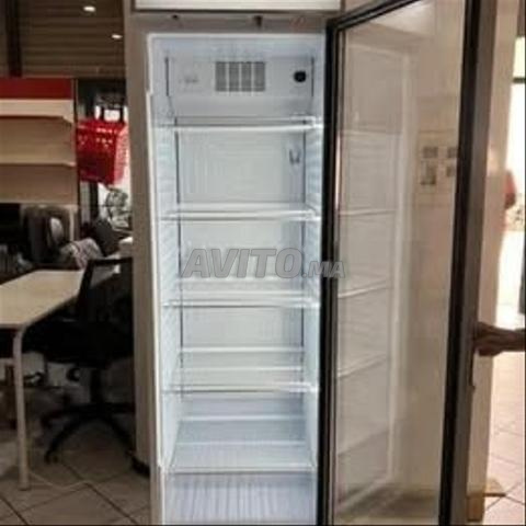 Réfrigérateur d'exposition vertical commercial avec porte vitrée - 2