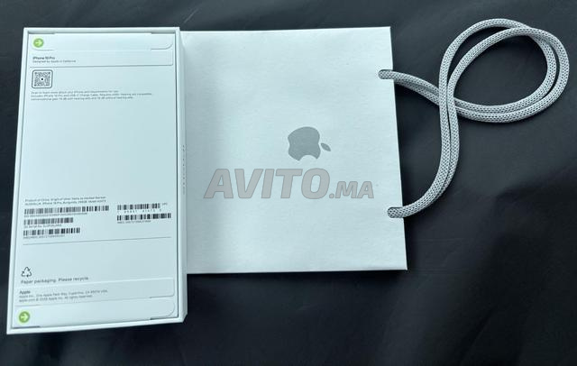 iPhone 18 Pro 256Go avec son sac eSIM USA - 2