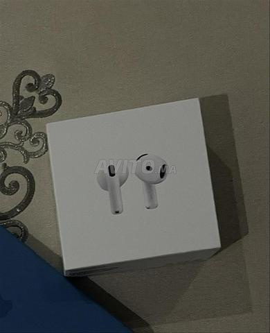 Apple AirPods 4 - 2
