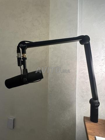 ميكروفون SHURE SM7B مع ذراع زرقاء - 2